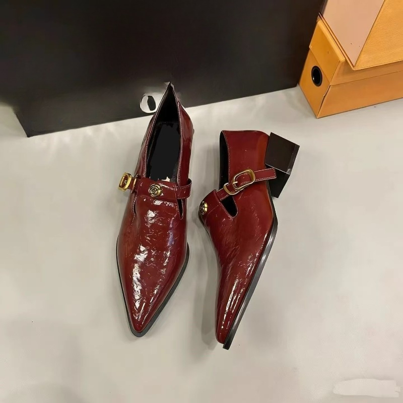Pointed Toe Flat - Platte zool Dikke zool Puntige neus