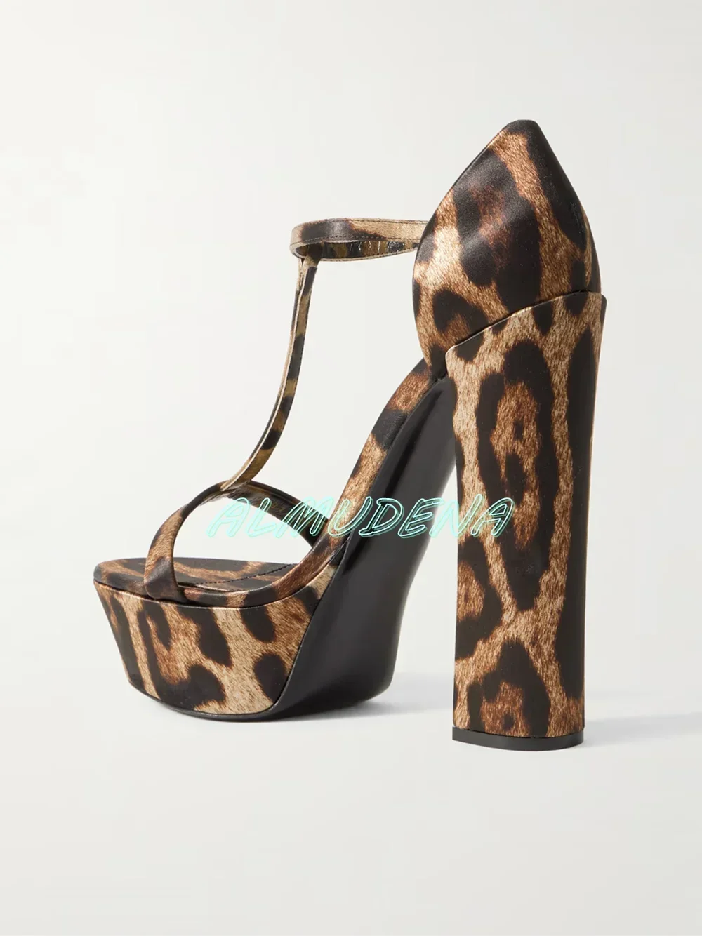 Glanzende luipaardprint satijn - Leopard Print Heels recensie en prijs
