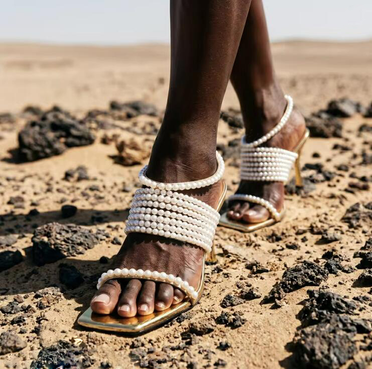 Glanzende parelkettingen Bandj - Gold Chain Sandal recensie en prijs